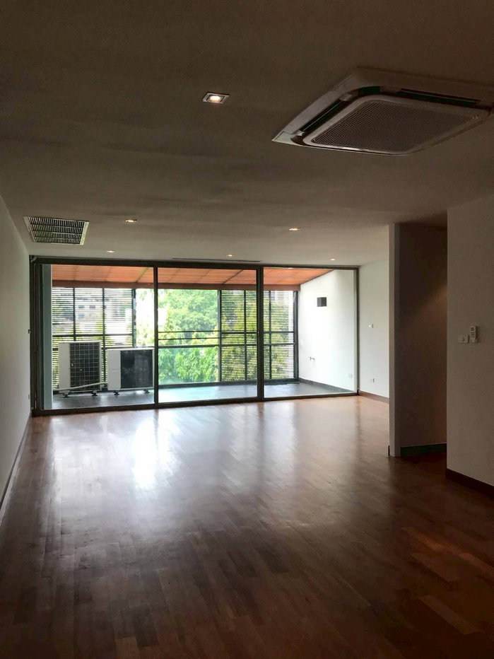 รูป ขายทาวน์โฮม 4 ชั้น สุขุมวิท 35 ทำเลดี ใจกลางเมือง ใกล้ BTS พร้อมพงษ์ (N.2139) - รูปที่ 11/17