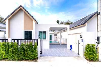 Houses for sale Hua Hin Prachaubkirikhan : FOR SALE: Hua Hin Pool Villa in Excellent Condition (96%++) Fully Furnished!