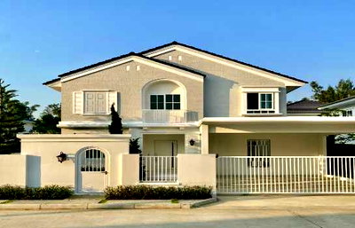 บ้านเดี่ยวให้เช่า : ให้ เช่าบ้านเดี่ยวหรู หมู่บ้านชัยพฤกษ์ บางนา กม.15 ทำเลศักยภาพ “หน้าคลับเฮ้าส์” บรรยากาศดี เดินทางสะดวก พร้อมเข้าอยู่