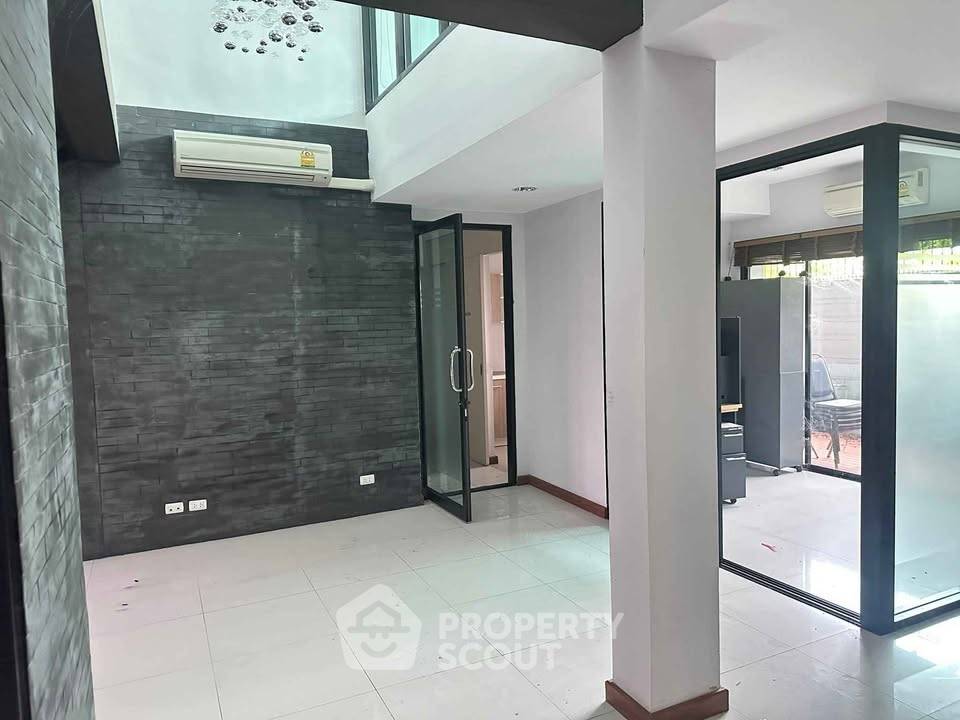 รูป คอนโด ที่ โคลเวอร์ ลาดพร้าว 83 ใน คลองเจ้าคุณสิงห์ (ID 2911359) - รูปที่ 3/27