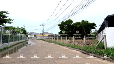 Land for sale Muang Chanthaburi Chanthaburi : Land for sale, surrounded by a residential estate in Koh Khwang, Chanthaburi