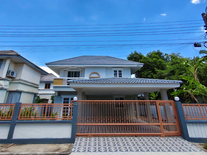 Houses for sale : Beautifully renovated house, incredible value! Royal Park Ville Suwinthawong, 4 bedrooms, 2 bathrooms.