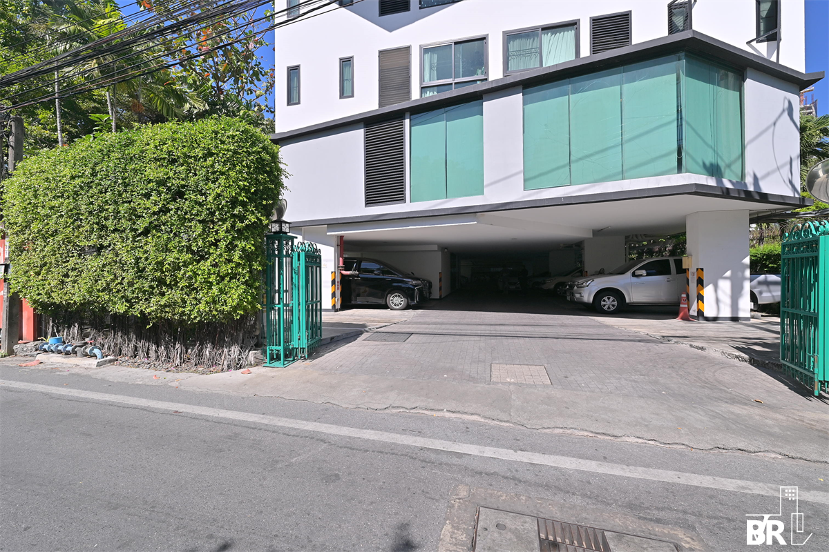 picture Tidy Thonglor Rare Unit, Good Price - 8/9