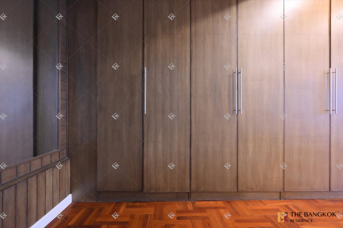 รูป เช่าคอนโด 💎 Grand Ville House 1 3-br 184 sq.m. 60k 🤎 คอนโดหรูสไตล์คลาสสิก ท่ามกลางโทนไม้แสนอบอุ่น  ใกล้ BTS พร้อมพงษ์  - รูปที่ 3/9