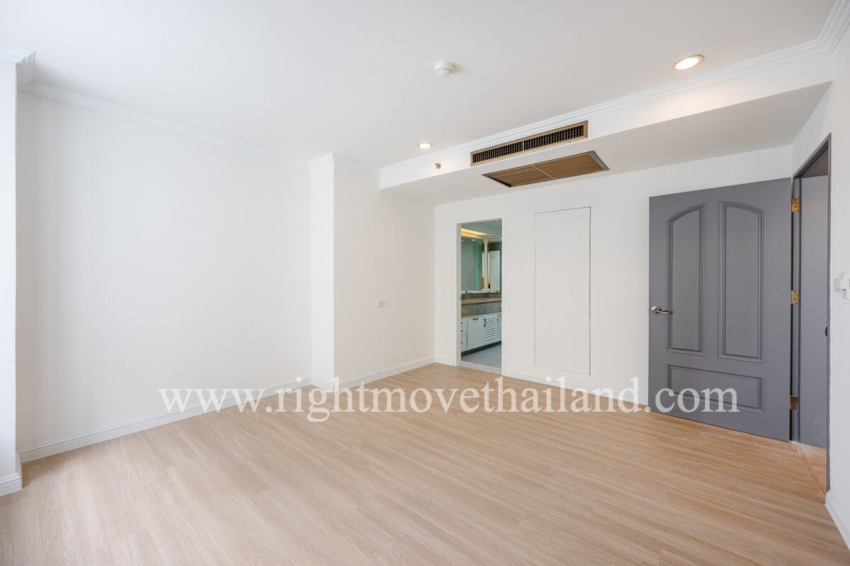 รูป CS5056 Newly Renovated 3 Bedroom For Sale - รูปที่ 13/25