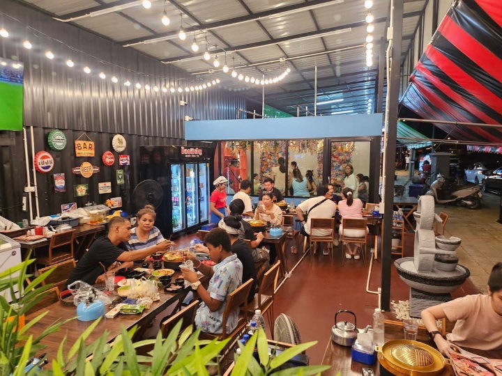 รูป ขออนุญาตเซ้งร้านหมูกะทะครัวไทย ทำเลดี ถ.ประเสริฐมนูกิจ ทางไปร้านซ๊อคโกแลตวิว ติดถนนใหญ่ อุปกรณ์ทุกอย่างพร้อมเปิดต่อได้เลย สัญญาปีต่อปี ทำต่อได้เลย - รูปที่ 9/13