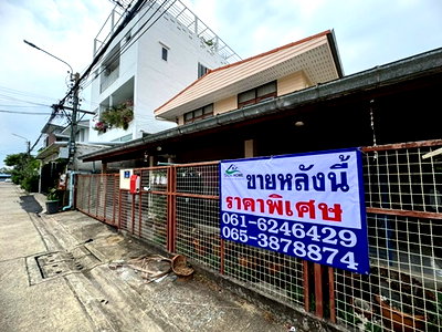 ที่ดิน ซอยเสนา : ขายบ้านเดี่ยว 2 ชั้น หมู่บ้านสังข์สิทธิ์ แยก 6 ใกล้ BTS สถานีโชคชัย 4 **ราคา 6.5 ล้าน** (N.2093)