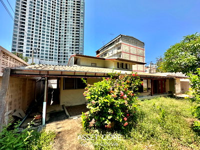 Land for sale Sukhumvit Road : Land with Building for Sale – Only 600m. from BTS Bang Na Station! ‼️