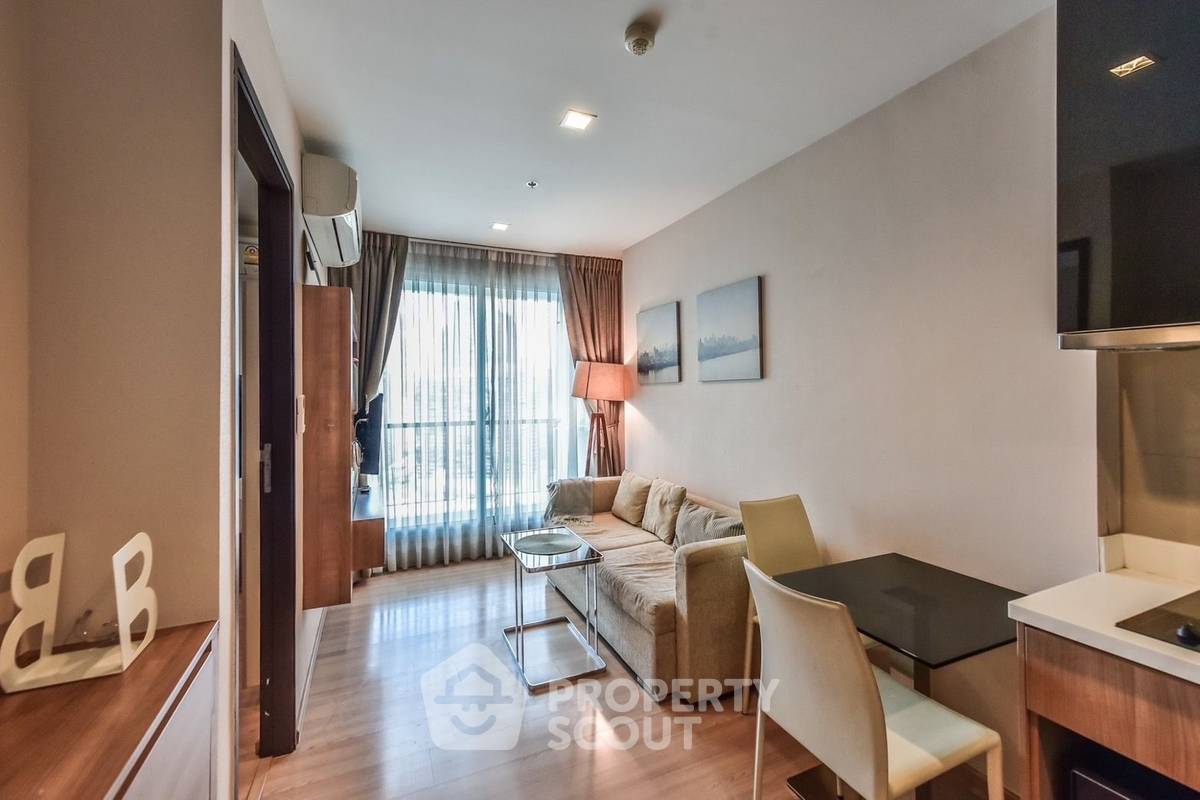 รูป คอนโด 1-ห้องนอน ที่ ริธึ่ม สาทร ใกล้ BTS สะพานตากสิน (ID 1851091) - รูปที่ 1/8