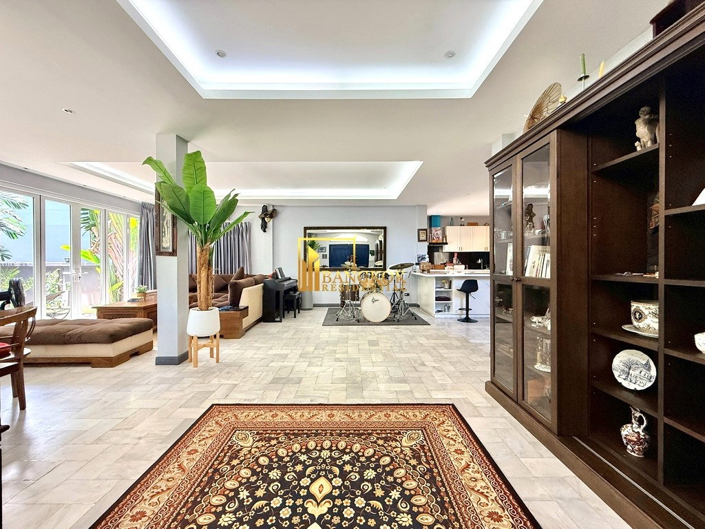 รูป Renovated 5 Bedroom House For Rent in Phra Khanong Area - BR28318SH - รูปที่ 3/47