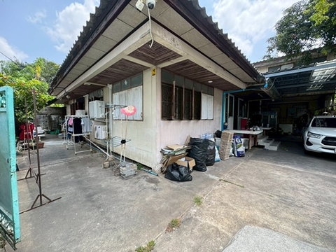 Land with existing building for sale, Sukhumvit Soi 101/1, near BTS Punnawithi (Vachirathamsathit 38) (N.2085)