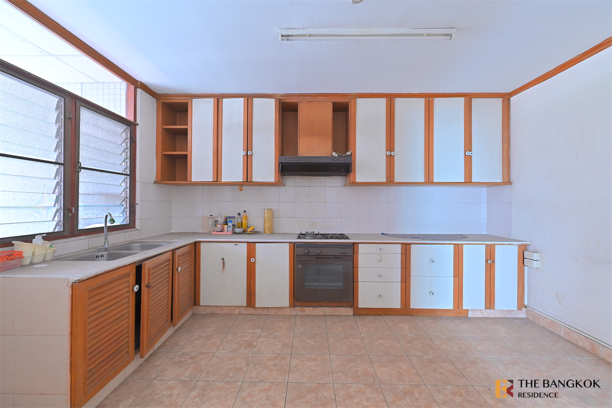 picture Pleonchit Terrace High-potential Location, Not as Expensive as You Think near BTS Phloen Chit - 10/10