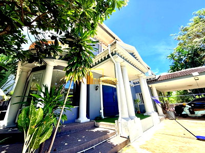 Houses for rent Rama 4 Road : Renovated 5 Bedroom House For Rent in Phra Khanong Area - BR28318SH