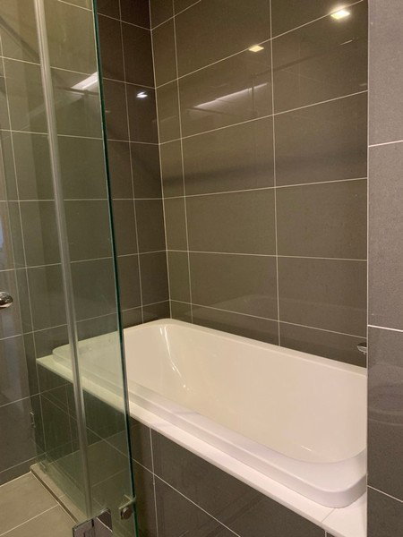 picture A035538 M Thonglor 10 - 5/5