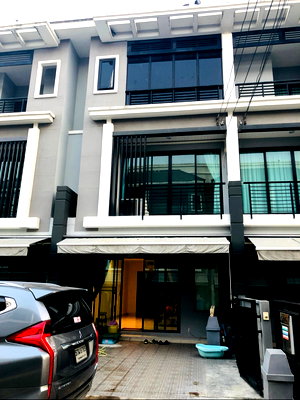 Townhouses for rent Samut Prakarn : For Rent!! Townhouse BaanKlangMueng SukSawat Conveniently located near Bhumibol Bridge and Expressway.
