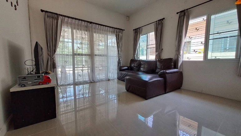 picture Single-story house for rent. Pets not allowed. Dee Ya Hang Dong Project. - 5/13
