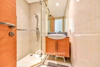 Condos for rent BTS Thong Lo (Thong Lor) : 2-BR Condo at Fullerton Sukhumvit near BTS Ekkamai (ID 2675596)