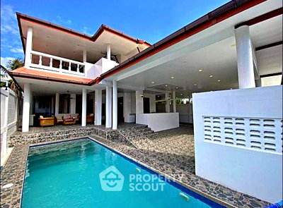 Houses for sale Hua Hin Prachaubkirikhan : 3-BR Villa close to Khao Takiab beach (ID 2903082)