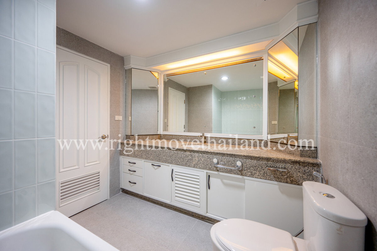รูป CS5056 Newly Renovated 3 Bedroom For Sale - รูปที่ 19/25