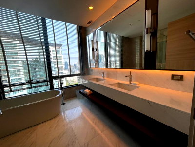 คอนโดให้เช่า : LTHC15440 – Luxury Condo for Rent Langsuan | Exclusive City Lifestyle | 155,000 THB