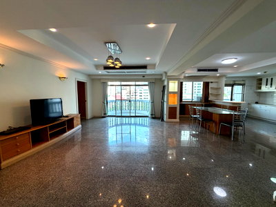 ขายคอนโด : ขาย Royal Castle Sukhumvit 39 ห้องสวย พื้นที่เยอะ ราคาดีมาก ตกแต่งครบพร้อมเข้าอยู่ DS3087 | Line @Dstay