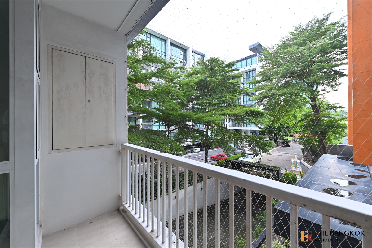 picture D65 Condominium Looking for an owner for this special unit near BTS Ekkamai - 2/10