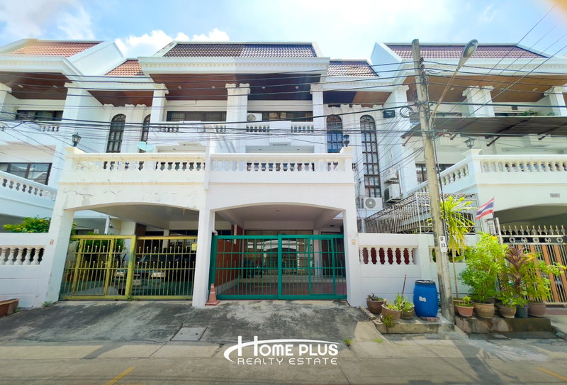 Townhouses for sale : Luxury Townhouse  4 Storeys Pattra Villa 3 Project 