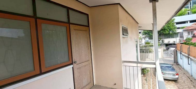 ขายบ้านเดี่ยว 5 ห้องนอน 300 ตร.ม. 148 ตร.ว. เขตบางกอกน้อย