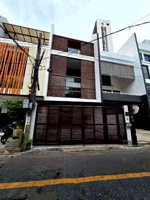 โฮมออฟฟิศ BTS อโศก : ขายทาวน์โฮม 4 ชั้น สุขุมวิท 35 ทำเลดี ใจกลางเมือง ใกล้ BTS พร้อมพงษ์ (N.2139)