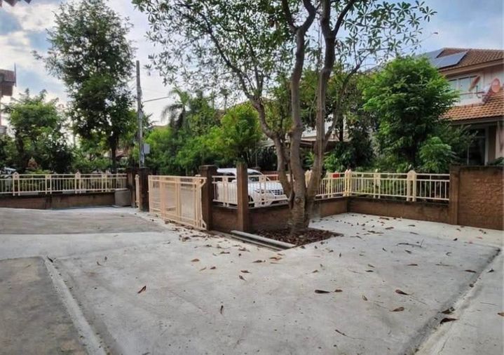 4-bed house for rent, 250 sqm, 100 sq wah, Prinyada Wongwaen Sathorn