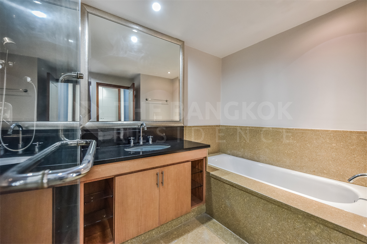 picture Sky Villas Sathorn near BTS Saint Louis Move-in Ready, Just Bring Your Stuff - 2/10