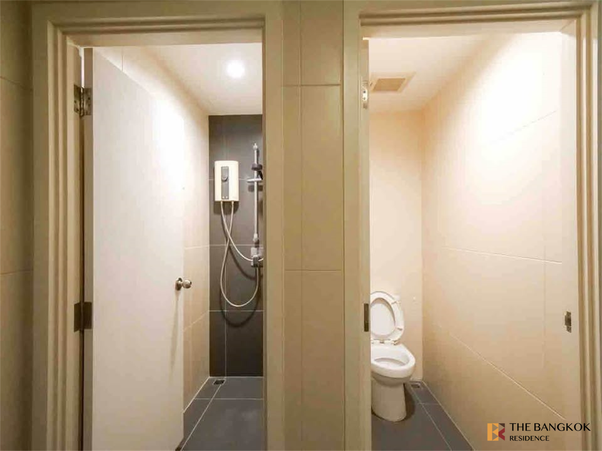 picture Centric Ari Station near BTS Ari New Experience with a Condo in Prime Location - 3/9