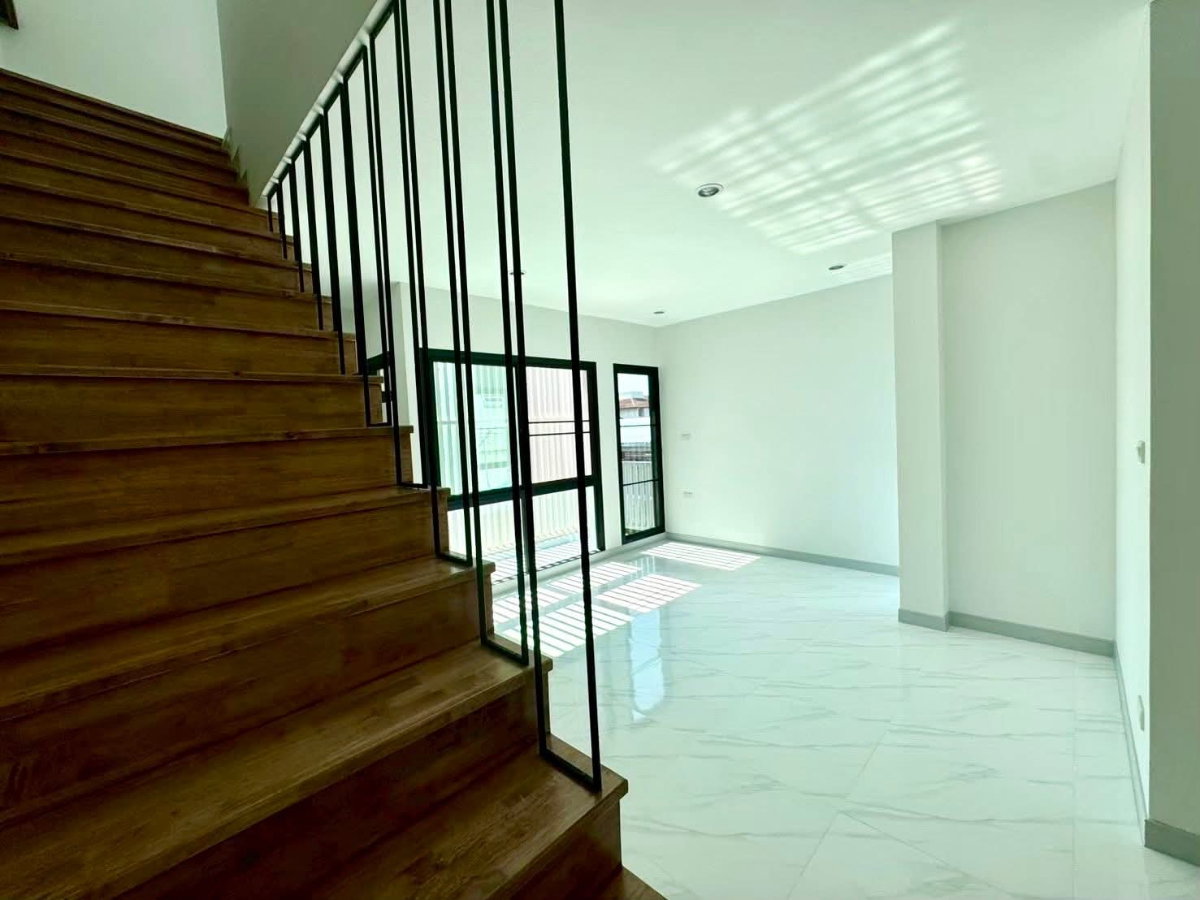 รูป 🏡 HF054 | ให้เช่าโฮมออฟฟิศสร้างใหม่ 3 ชั้น สไตล์ Modern Luxury หลัง CDC เลียบด่วน (ลาดพร้าว 87) ถ่ายรูปสวย แสงธรรมชาติเป๊ะ! - รูปที่ 9/16