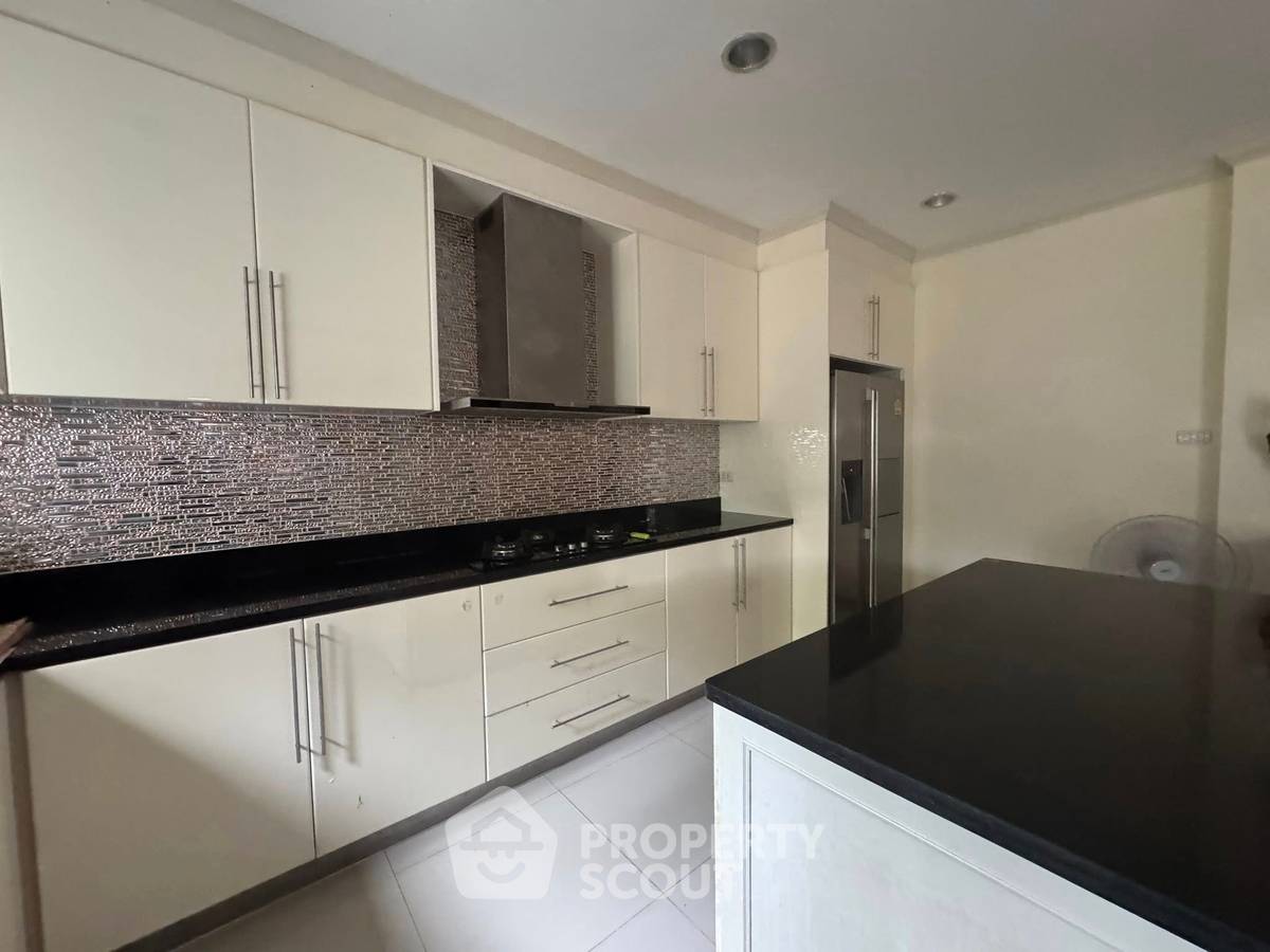 รูป บ้าน 4-ห้องนอน ใกล้ พัทยาตะวันออก (ID 2137973) - รูปที่ 3/14