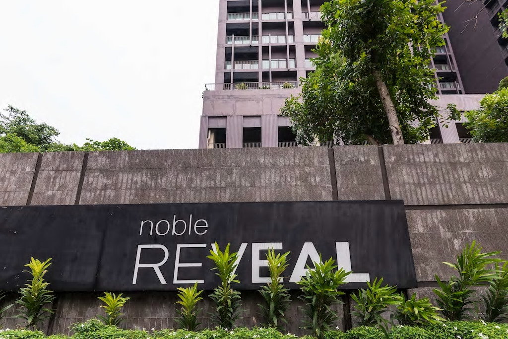 รูป ห้องมุม ชั้นบนสุด  วิววัดธาตุทอง ที่ Noble Reveal    ขนาด 70 ตร.ม. - รูปที่ 14/19