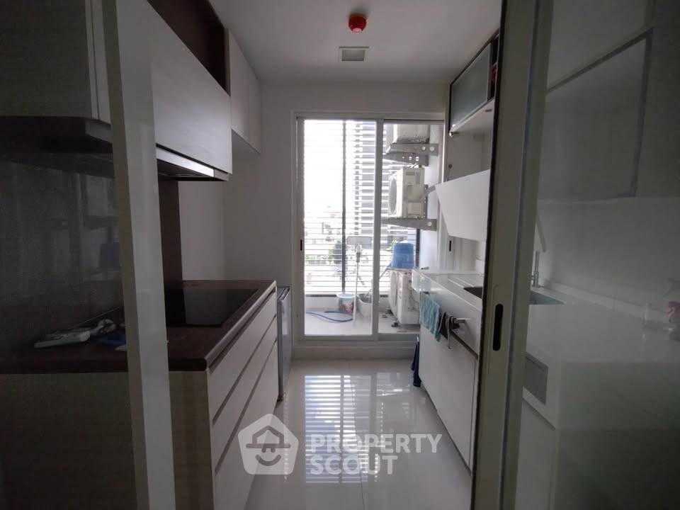 รูป คอนโด 2-ห้องนอน ที่ เดอะ รูม สาทร-ตากสิน ใกล้ BTS โพธิ์นิมิตร (ID 2916034) - รูปที่ 3/5