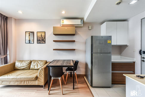 Ideo Mobi Phayathai near Airport Rail Link Phaya Thai Station Convenient Travel, Great Value per Square Meter