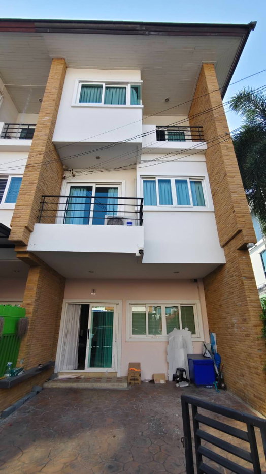 รูป ขายบ้านเดี่ยว 3 ชั้น  หมู่บ้านสิตานันท์ เนื้อที่ 47 ตรว  หลังมุมในสุด 4 ห้องนอน 3น้ำ  มีสระว่ายน้ำส่วนตัว สวยมาก - รูปที่ 2/19