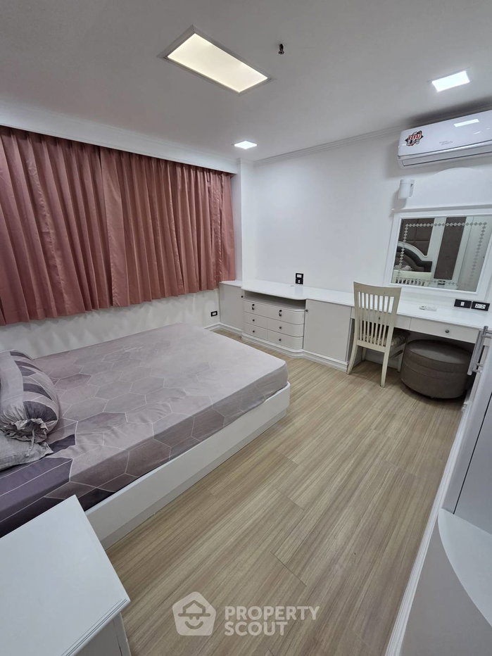 picture 2-BR Condo at Baan Phrom Phong near MRT Phetchaburi (ID 2904222) - 7/11