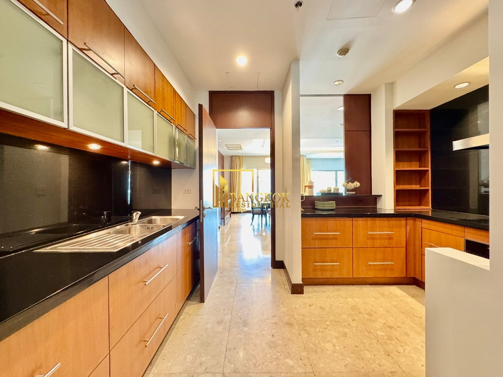 รูป Impressive 3 Bedroom Apartment For Rent in Ploenchit Area - BR21188AP - รูปที่ 9/41