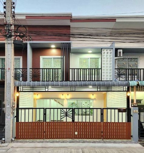 ทาวน์โฮมสวย ศรีราชา ใกล้เครือสหพัฒน์ หมู่บ้านปาล์มวิลเลจ