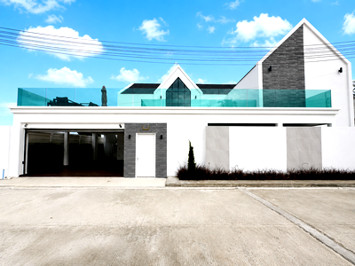 Houses for sale Bang Lamung Chonburi : Pool Villa for Sale Huai Yai Pattaya Rooftop Luxury Villa
