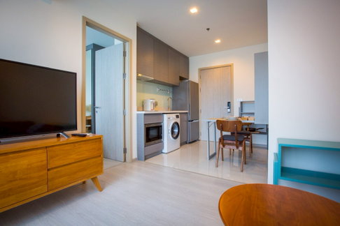 For rent 🎉Rhythm Sukhumvit 36-38🎉 1 bedroom, size 33 sq m, decorated room, fully furnished 🥰💕 Good location next to the main road, moving Thonglor 