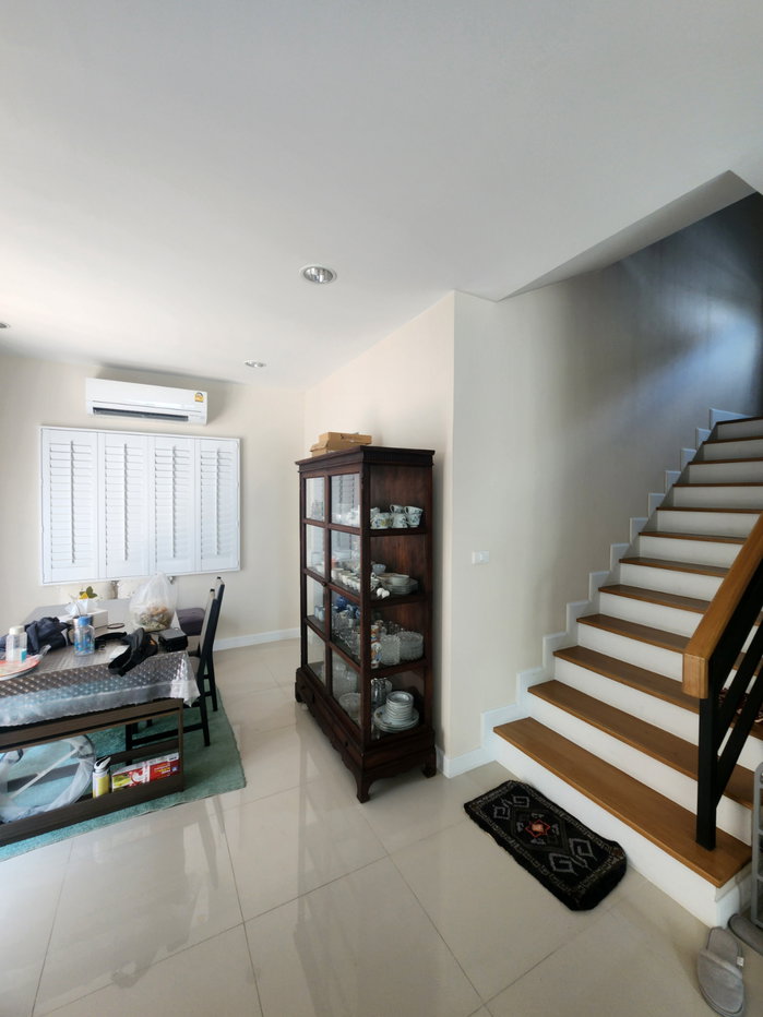 picture Home for rent near fashion island. - 10/14