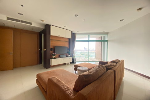 For Sale !! Chatrium Riverside Condominium, 2 bed, 2 bath, high floor 19+, Wide living room, Wide balcony ! Code C20260500023 furnished, Special Deal!