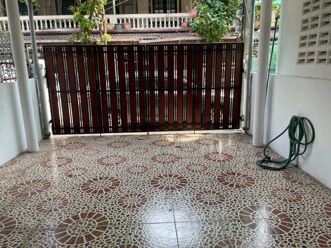 2-bed townhouse for rent, 120 sqm, 20 sq wah, Huai Khwang