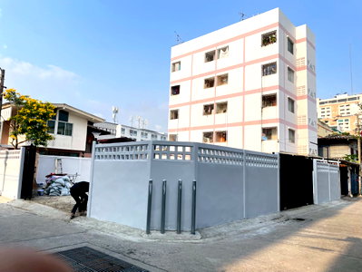 Land for sale University of the Thai Chamber of Commerce : Land for sale on the corner of Prachasongkhro 24 Alley — THB 8,040,000 (67 square wah).