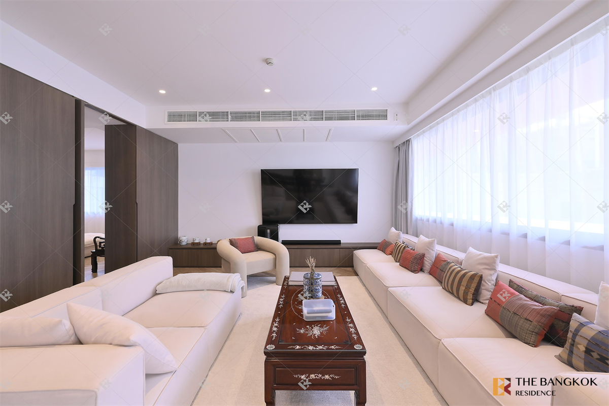 picture Newton Tower Condominium near BTS Nana - 10/10