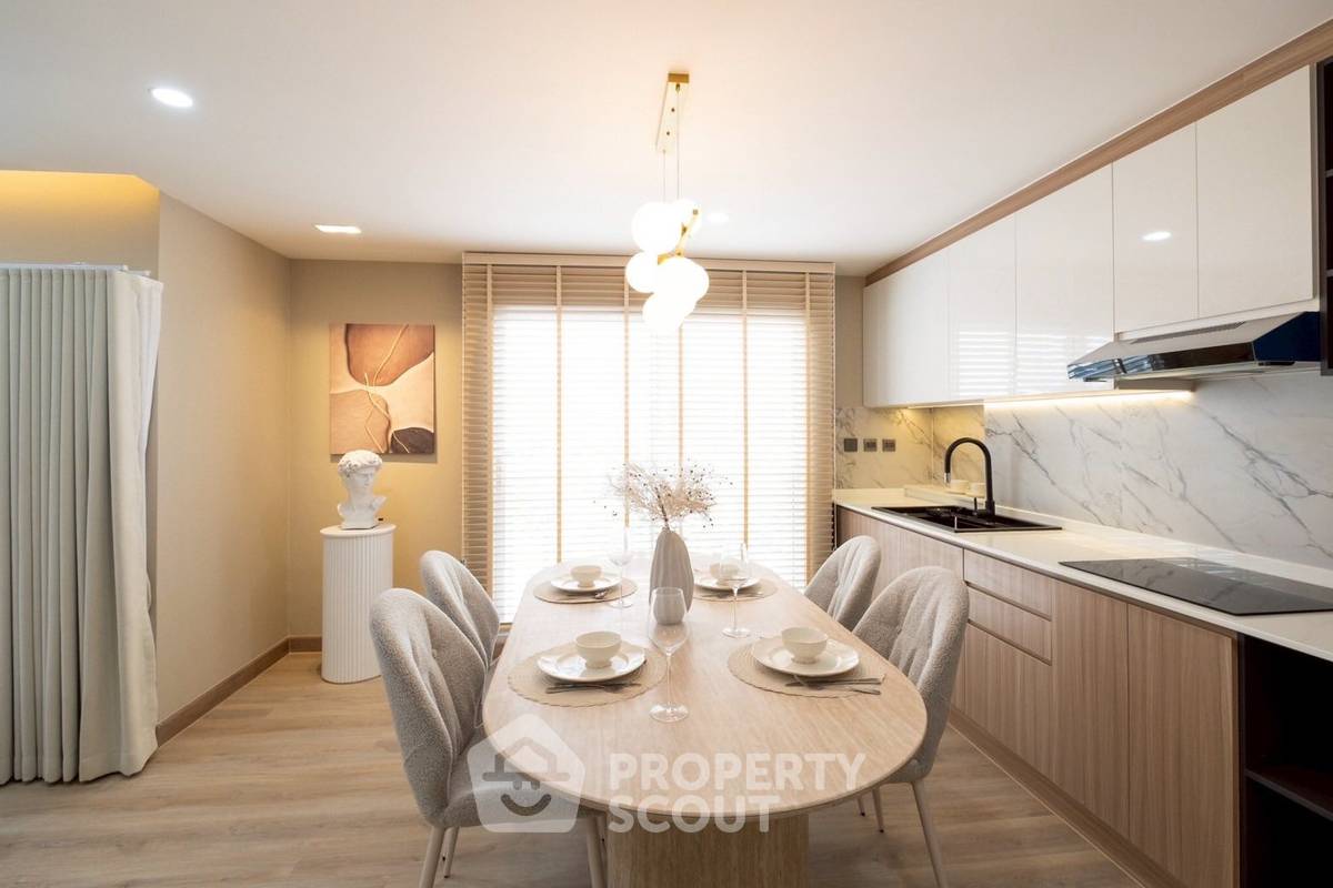 picture 2-BR Condo at The Winning Tower near ARL Ramkhamhaeng (ID 2915855) - 7/18