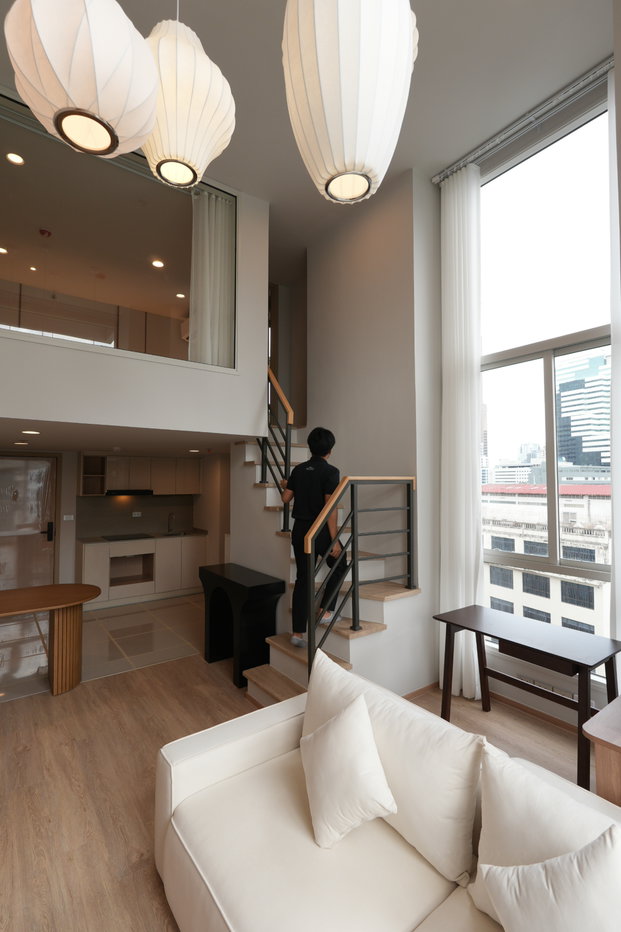 รูป ีคอนโด 2 ชั้น เพดานสูง ใกล้สวนลุม ตกแต่งสไตล์ Japandi - รูปที่ 6/25